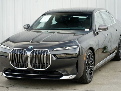 Used 2024 BMW i7 eDrive50 w/ M Sport Package image 57