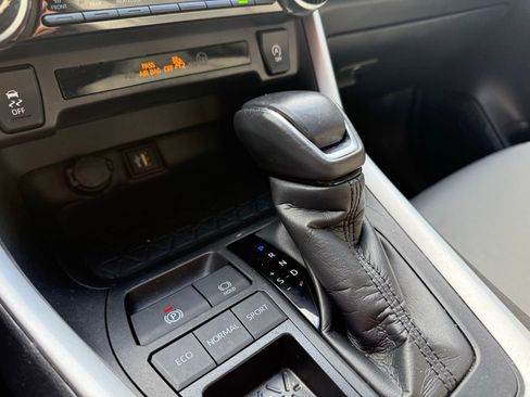 Used 2024 Toyota RAV4 XLE Premium image 22