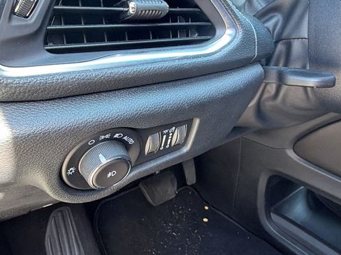 Used 2025 Chrysler Pacifica Limited FWD image 26