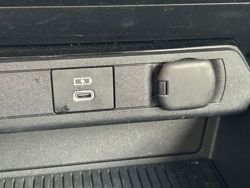 Used 2025 Toyota Prius XLE image 26