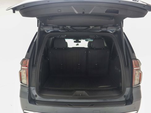 Used 2021 Chevrolet Suburban LT w/ LT Signature Package AWD/4WD image 11