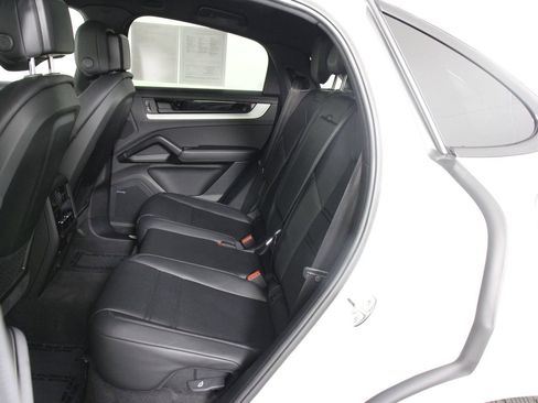Certified 2025 Porsche Cayenne E-Hybrid Coupe AWD/4WD image 33