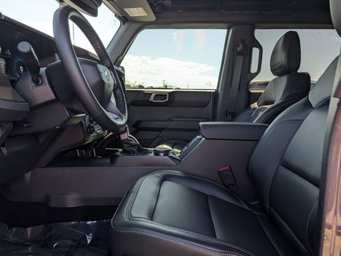 New 2025 Ford Bronco Badlands image 28