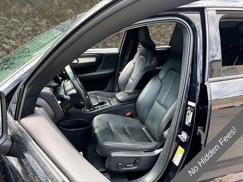Used 2021 Volvo XC40 T4 Momentum FWD image 22
