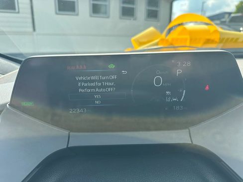 Used 2025 Toyota Prius LE AWD/4WD image 28