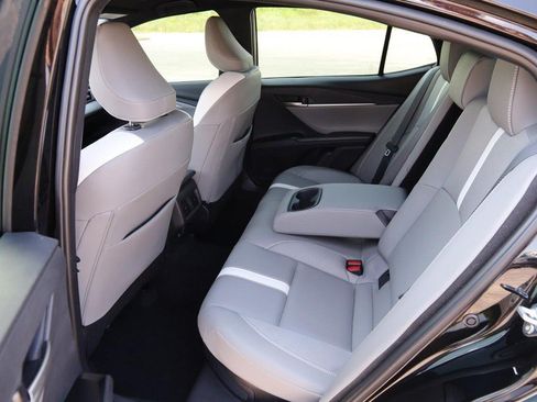 Used 2026 Toyota Camry SE AWD/4WD image 9
