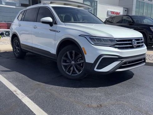 Used 2023 Volkswagen Tiguan SE image 1