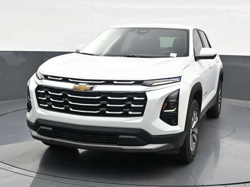 Used 2025 Chevrolet Equinox LT w/ Safety and Technology Package FWD image 9