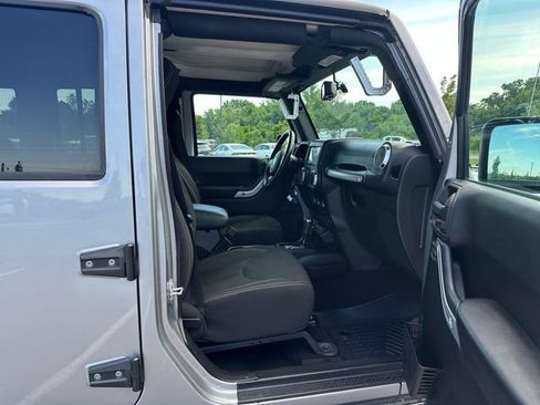 Used 2016 Jeep Wrangler Unlimited Sahara AWD/4WD image 19