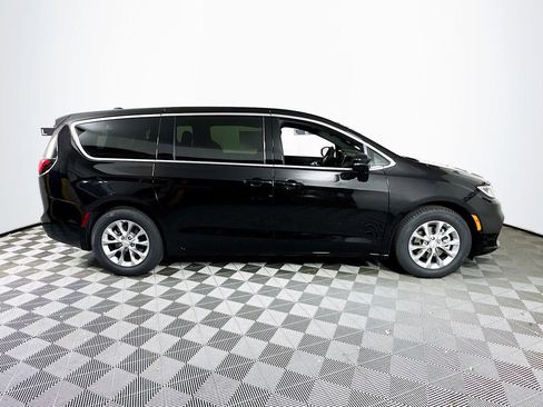 New 2026 Chrysler Pacifica Limited FWD image 8