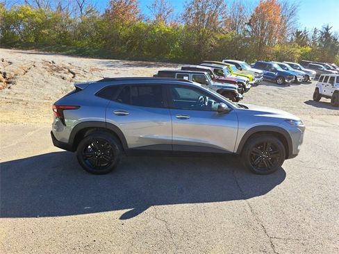 Used 2025 Chevrolet Trax ACTIV w/ Driver Confidence Package image 6