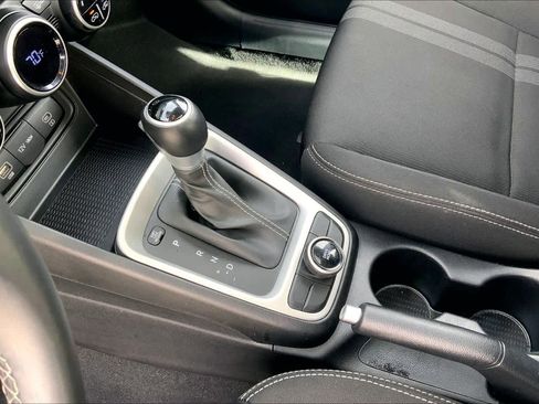 Used 2025 Hyundai Venue SEL image 16