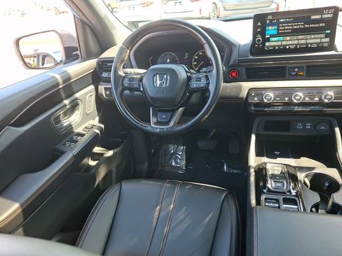 Used 2023 Honda Pilot TrailSport image 10