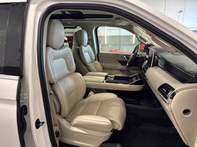 Used 2019 Lincoln Navigator Reserve w/ Cargo Package AWD/4WD image 22