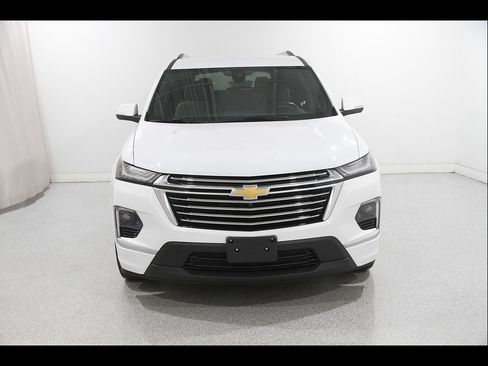 Certified 2022 Chevrolet Traverse Premier FWD image 2