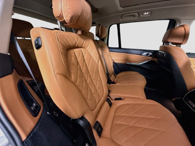 Used 2027 BMW X7 xDrive40i AWD/4WD image 26