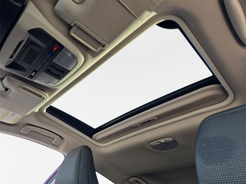 Used 2024 Subaru Crosstrek 2.0i Premium image 31