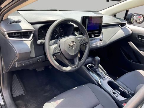 Used 2025 Toyota Corolla LE FWD image 16