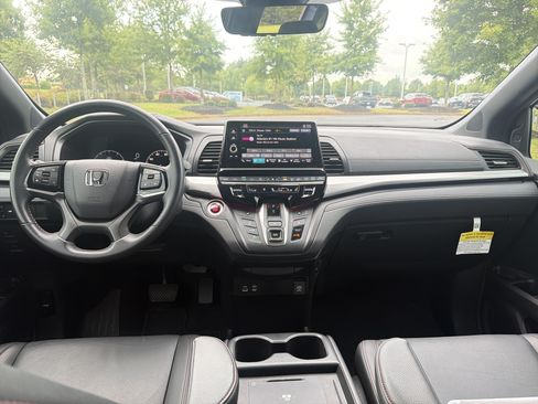 Used 2025 Honda Odyssey Sport-L image 29