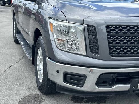 Used 2019 Nissan Titan SV w/ SV Convenience Package RWD image 13