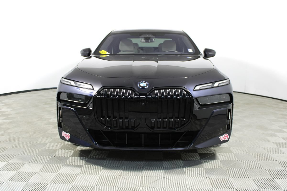 Used 2023 BMW i7 xDrive60 AWD/4WD image 2