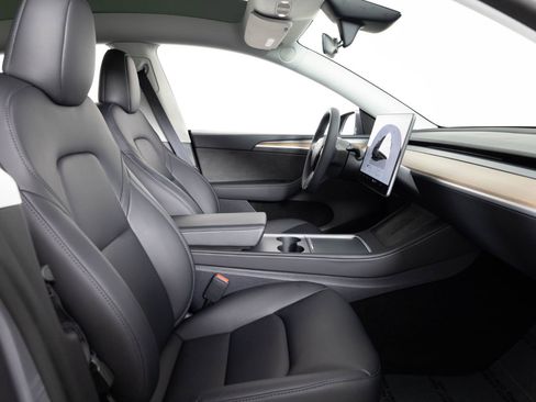 Used 2025 Tesla Model Y Long Range RWD image 27