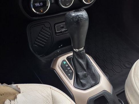 Used 2015 Jeep Renegade Latitude w/ Popular Equipment Group FWD image 16