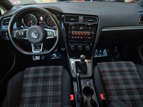 Used 2018 Volkswagen GTI SE FWD image 15