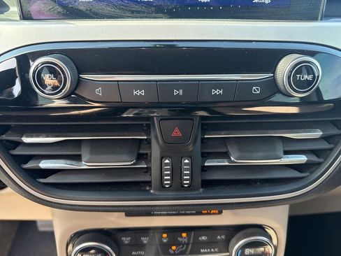 Used 2021 Ford Escape SE image 16