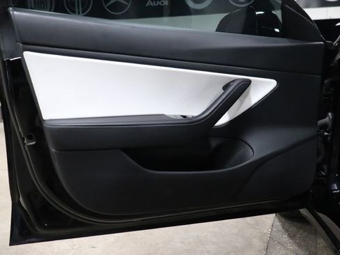 Used 2020 Tesla Model 3 Standard Range Plus image 9