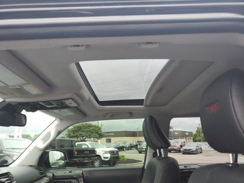 Used 2021 Toyota 4Runner Venture w/ Moonroof Package AWD/4WD image 18