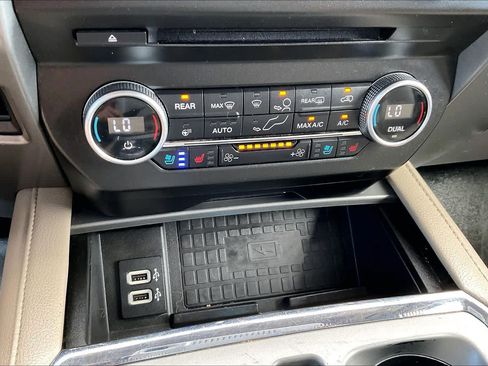 Used 2018 Ford Expedition Max XLT w/ Equipment Group 202A AWD/4WD image 33