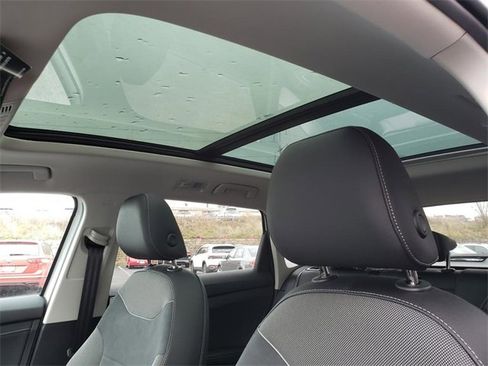 New 2025 Volkswagen Taos SE image 7