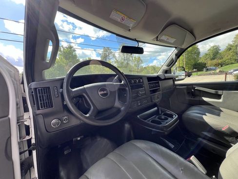 Used 2018 GMC Savana 2500 Extended image 12