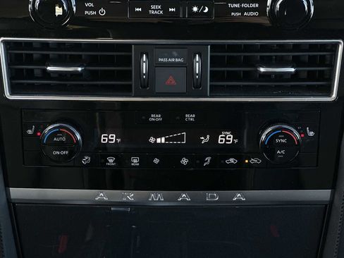 Used 2022 Nissan Armada SV image 16