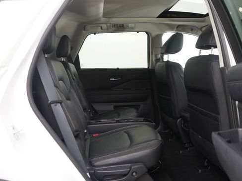 Used 2023 Nissan Pathfinder SL w/ SL Premium Package image 12