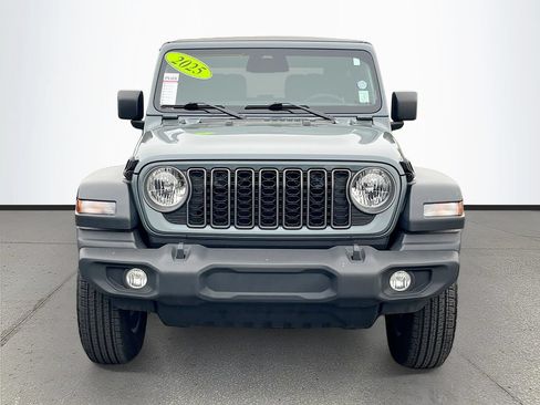 Used 2025 Jeep Wrangler Sport AWD/4WD image 2