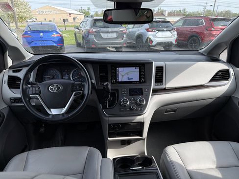 Used 2019 Toyota Sienna XLE Premium AWD/4WD image 13