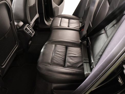 Used 2023 Volvo XC40 B4 Plus image 12