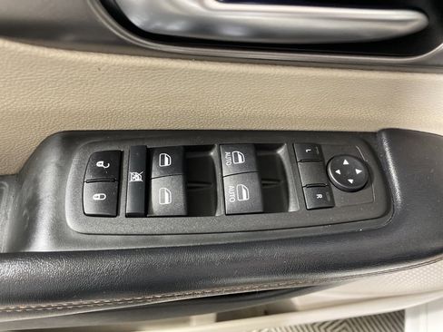 Used 2020 Chrysler Pacifica Touring-L Plus w/ Tire & Wheel Group image 10