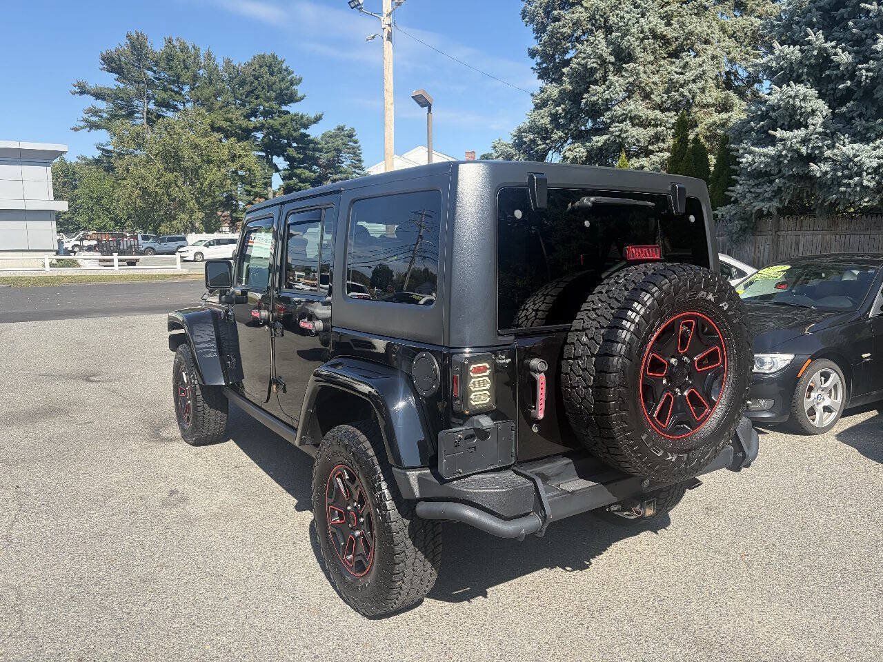 Used 2016 Jeep Wrangler Unlimited Sahara AWD/4WD image 5