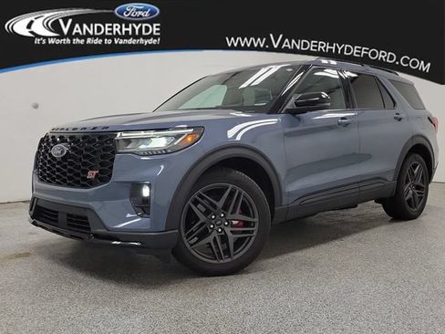 Certified 2025 Ford Explorer ST AWD/4WD image 1