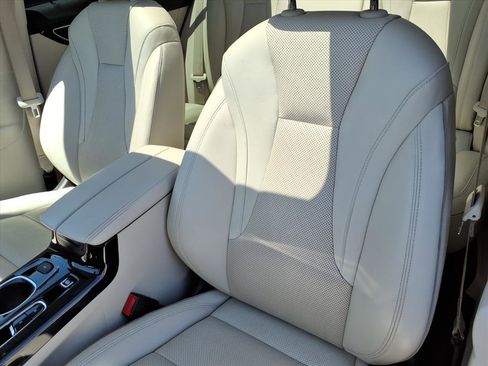 Used 2022 Buick Envision Essence w/ Technology Package I AWD/4WD image 18