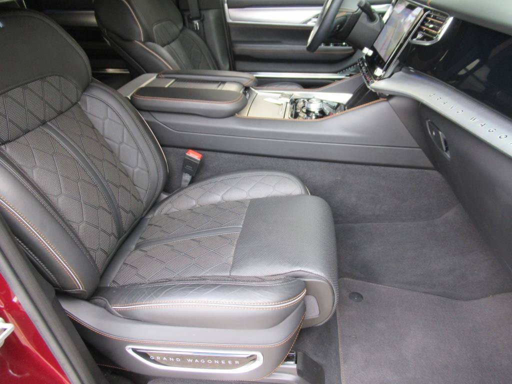Used 2023 Jeep Grand Wagoneer Series III AWD/4WD image 11