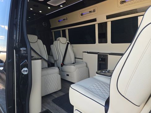 Used 2024 Mercedes-Benz Sprinter 3500 image 8