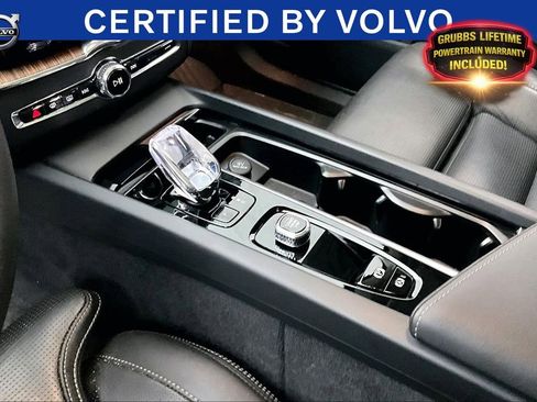 Used 2023 Volvo XC60 B5 Ultimate w/ Climate Package FWD image 18