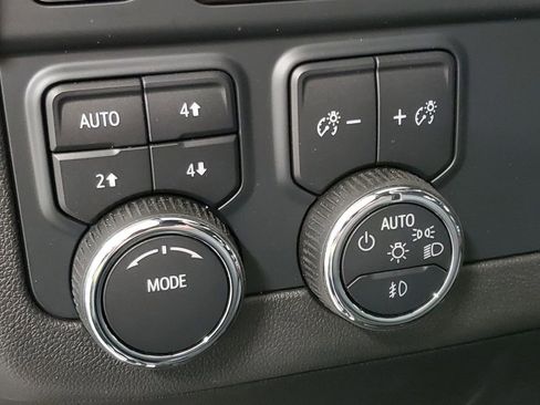 Used 2025 Chevrolet Tahoe Z71 w/ Comfort Package image 30