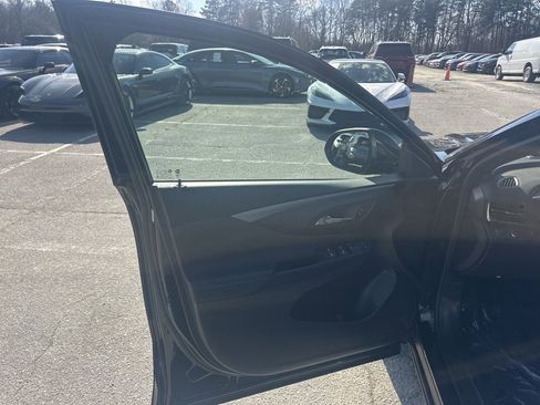 Used 2025 Buick Envista Preferred image 21