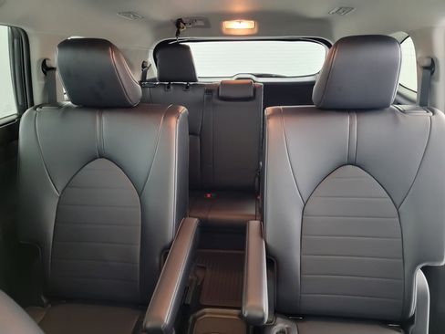 Used 2022 Toyota Highlander XLE AWD/4WD image 13
