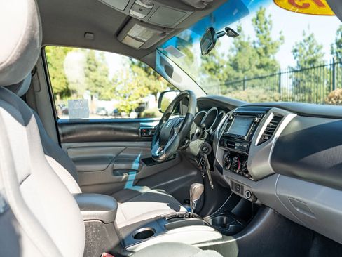Used 2015 Toyota Tacoma PreRunner w/ TRD Sport Package RWD image 22